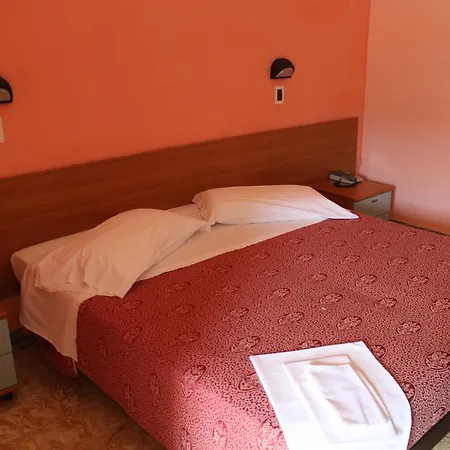Ξενοδοχείο Colombo 3*